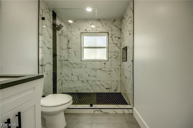 Building Photo - 4312 S Pacific Cir