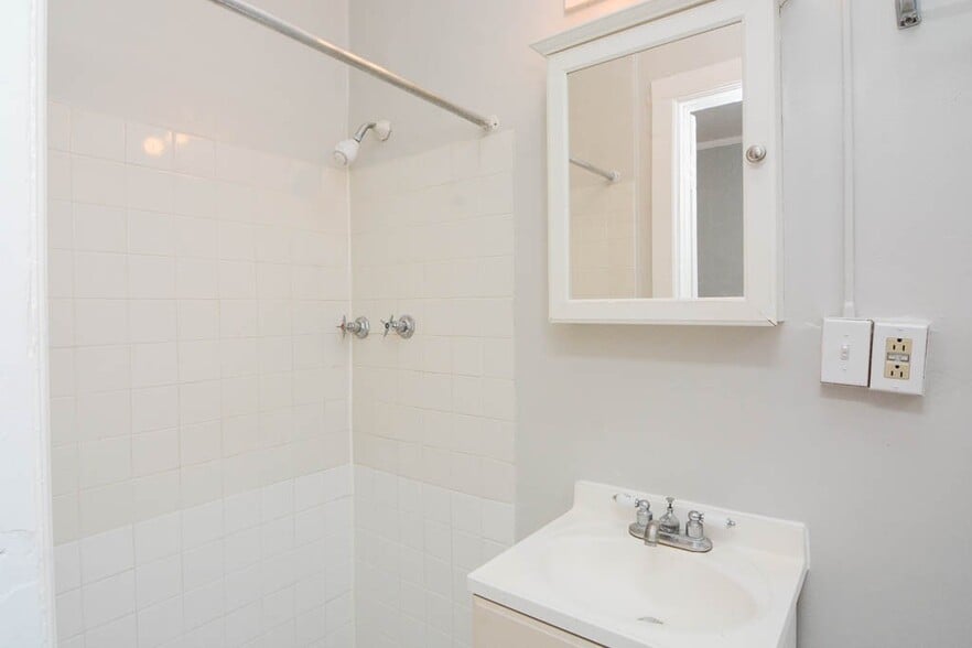 Building Photo - 3824 N Fremont St