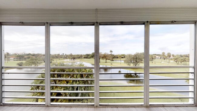 Building Photo - 3980 Oaks Clubhouse Dr