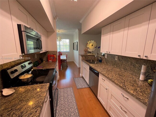 Building Photo - 140 SW 117th Ave