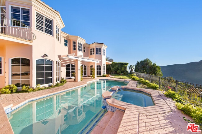 Building Photo - 1415 Cuesta Linda Dr