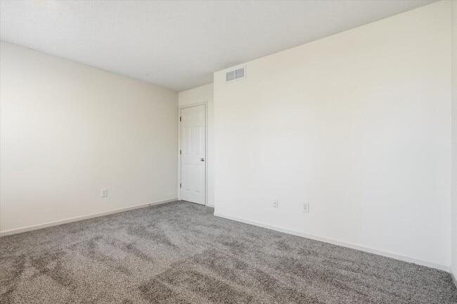 Building Photo - 417 N Village Cir