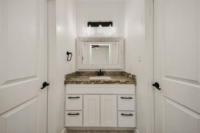 Building Photo - 450 Rd 5512