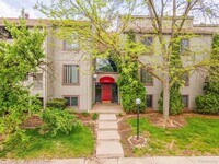 Building Photo - 9663 Bayview Dr