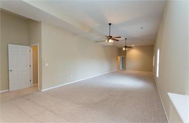 Building Photo - 123 Lyle Curtis Cir