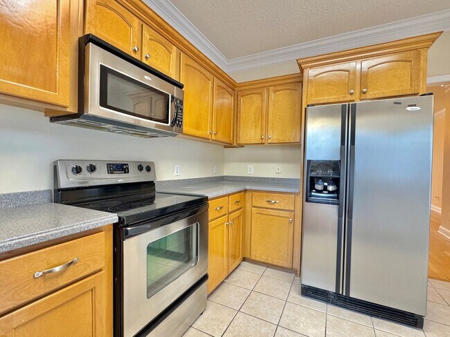 Building Photo - AVAILABLE MID-APRIL 2026!