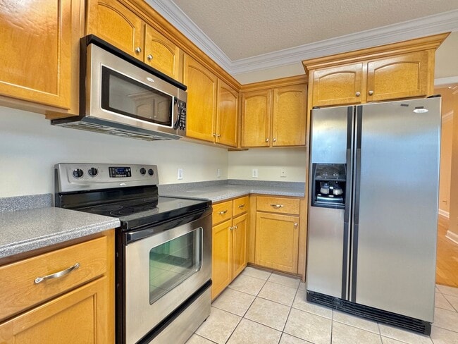 Building Photo - AVAILABLE MID-APRIL 2026! (No Pets)