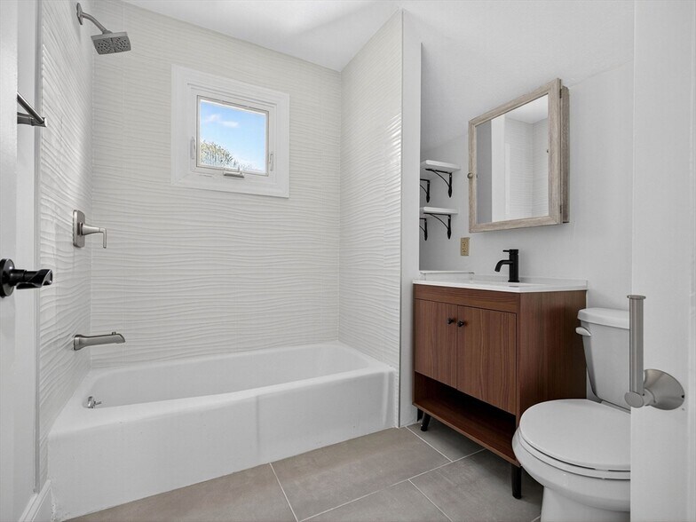 Building Photo - 425 Medford St