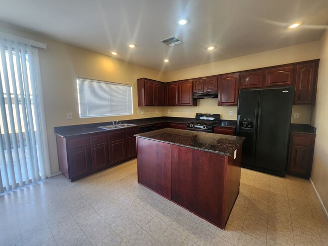 Building Photo - Spacious 4 bedroom home in North Las Vegas