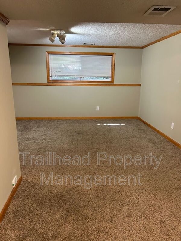 Building Photo - 401 SW Stoney Brook Ln
