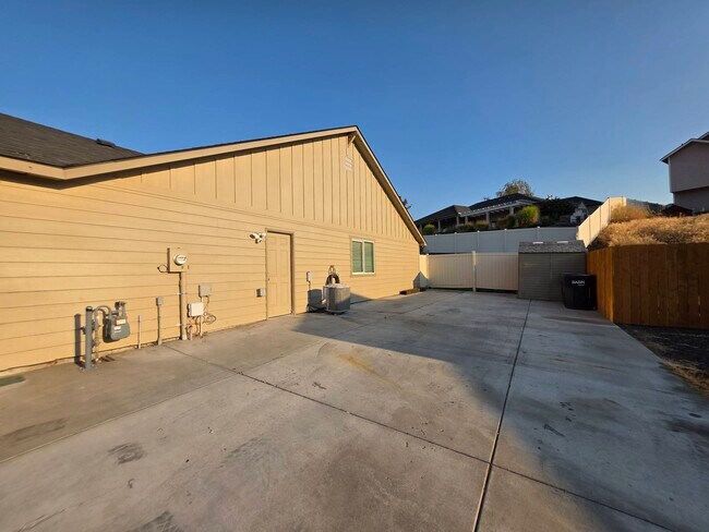 Building Photo - 6009 Pimlico Dr
