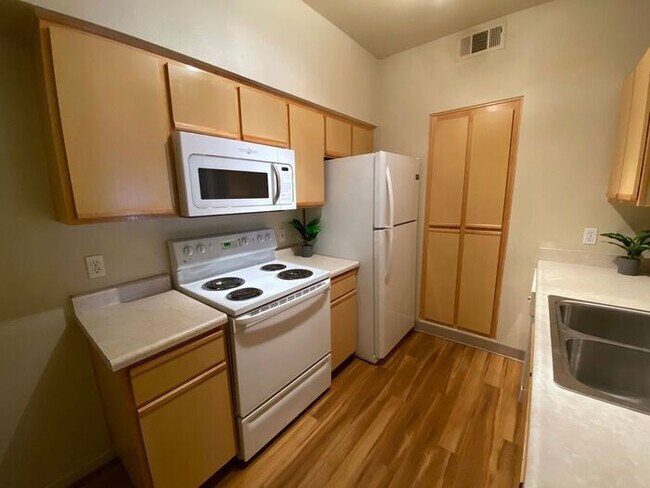 Building Photo - NW Reno Luxury 3 Bedroom Condo - Fitness Center, Pool, Club House