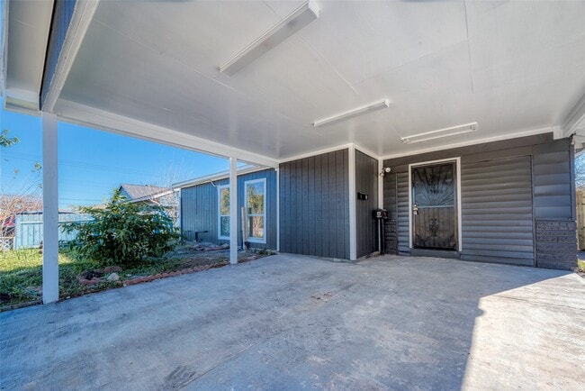 Building Photo - 3320 Hays St