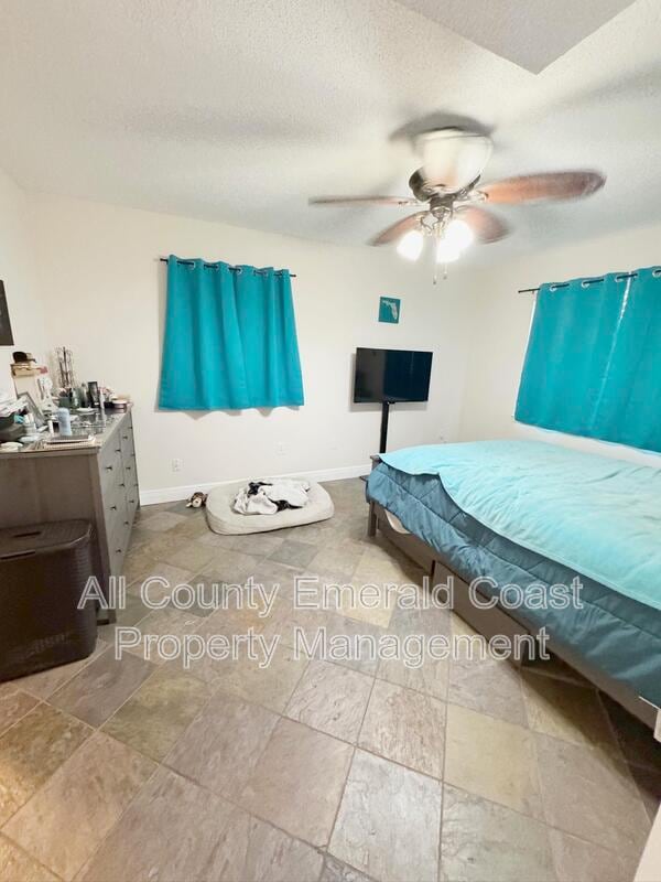 Building Photo - 105 Country Club Dr