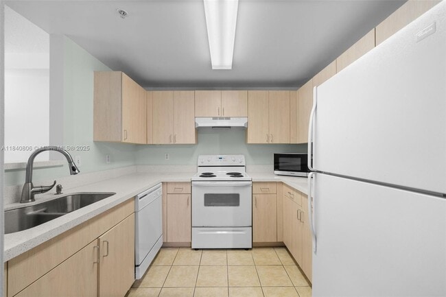 Building Photo - 50 Menores Ave