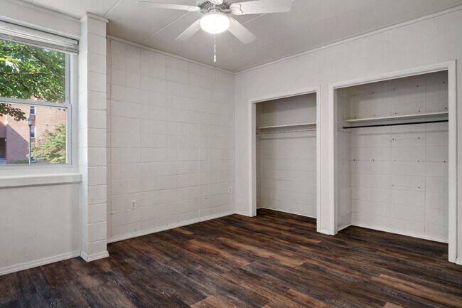 Building Photo - 3 bed/2 bath. Close to Campus. Pet Friendly.
