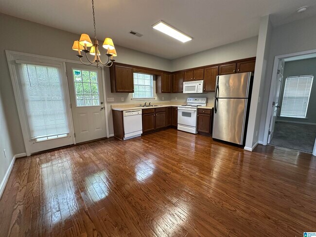 Building Photo - 1103 Castlemaine Dr