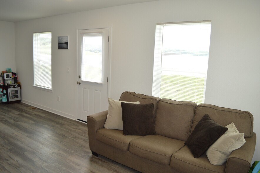 Building Photo - 311 Alberts Dr