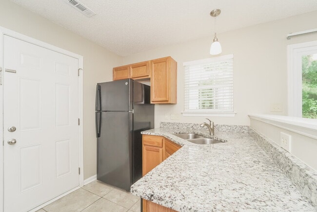 Building Photo - 6810 Hidden Forest Dr