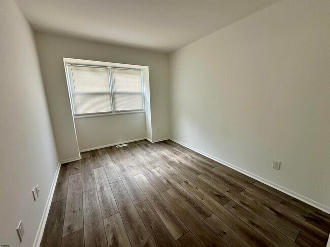 Building Photo - 6086 Hoover Dr