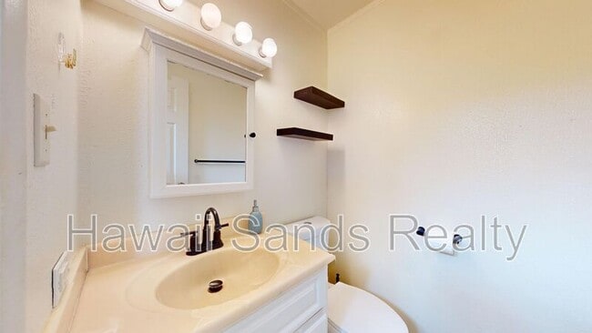Building Photo - 98-1426 D Kaahumanu St Apt