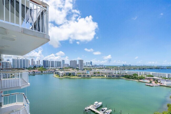 Building Photo - 18081 Biscayne Blvd