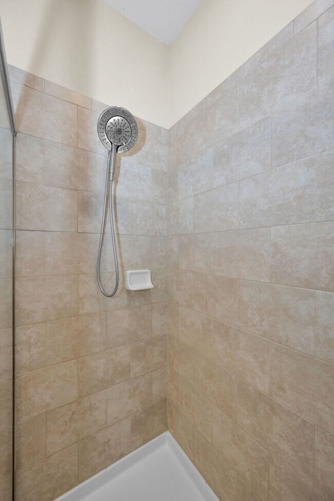 Building Photo - Beautiful Trinity Lakes 5 bedroom 3.5 Baths