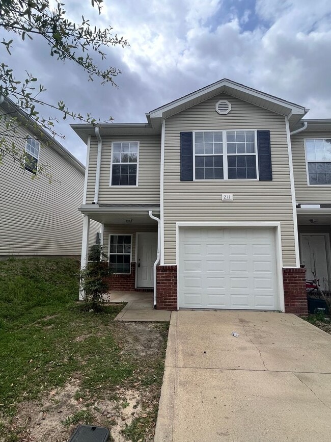 Building Photo - Crestview Townhouse