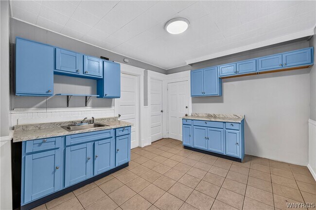 Building Photo - 563 Humboldt Pkwy