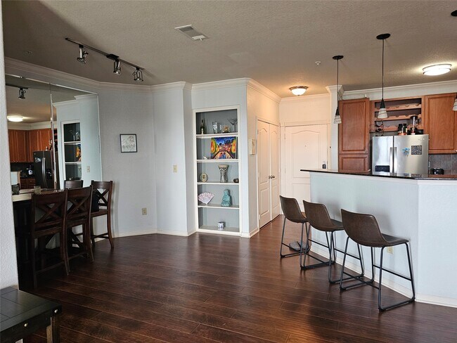 Building Photo - 1711 Old Spanish Trl