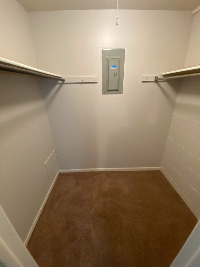 Building Photo - 1022-1024 Holloway St