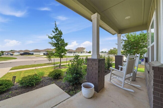 Building Photo - 641 Running Creek Dr