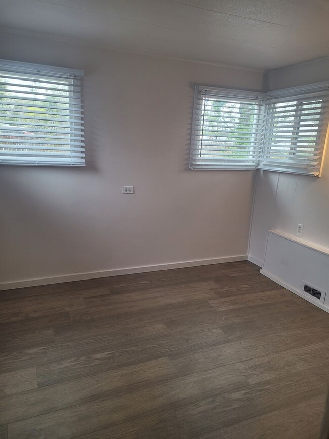 Building Photo - one bedroom with office