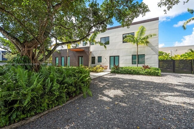 Building Photo - 5500 SW 67th Ave