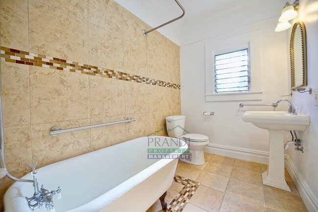 Building Photo - 254 Kent Ave