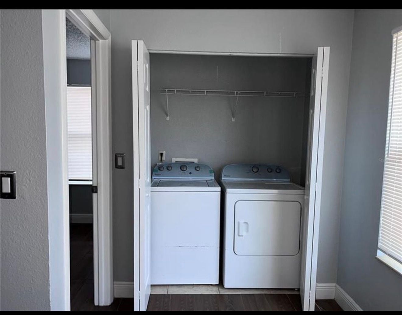 Laundry - 4658 Commander Dr