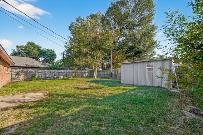 Building Photo - 1211 Helms Rd