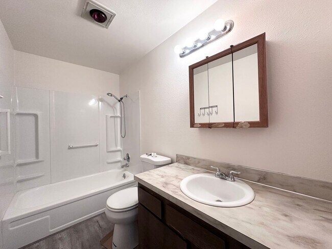 Building Photo - 39910 McCormick Dr