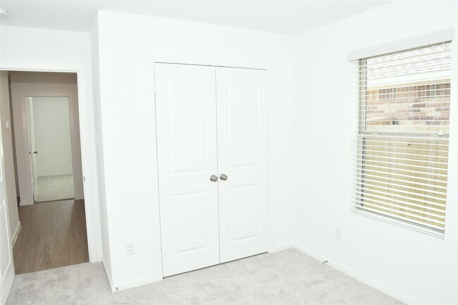 Building Photo - 5135 Sunvalley Bend Dr