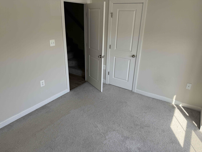 Building Photo - 2820 Dart Dr