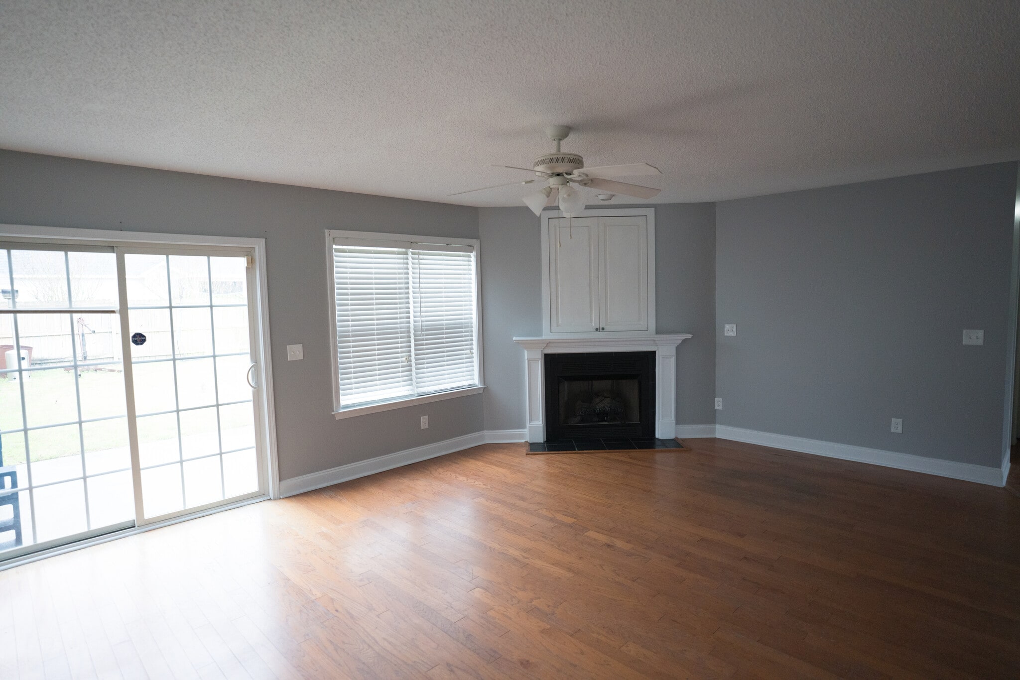 Living Room - 6312 Branford Rd