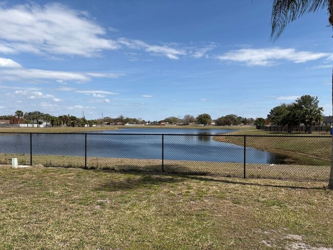 Building Photo - Orlando - Beautiful 3 Bedroom 2 Bathroom Home with Waterview!