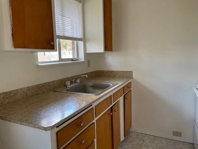 Kitchen - 10817 Kendrick St SW