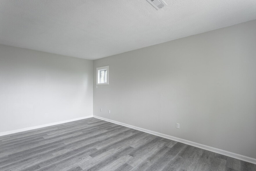 Building Photo - 833 Sylvan Dr