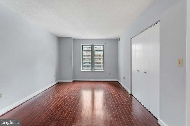 Building Photo - 1150 K St NW