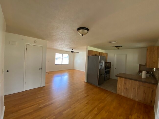 Building Photo - 5 Teak Loop Ln
