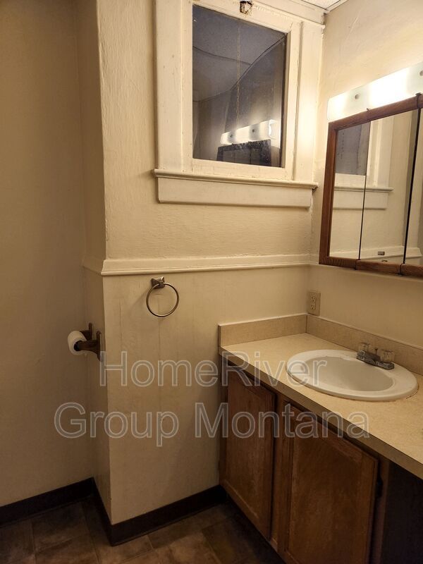 Building Photo - 540 S 3rd St W