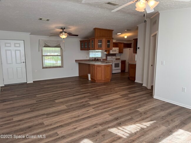 Building Photo - 159 Blue Jay Ln