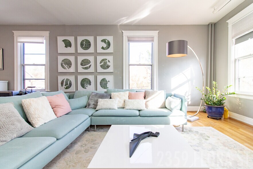 living room - 2359 Flora St