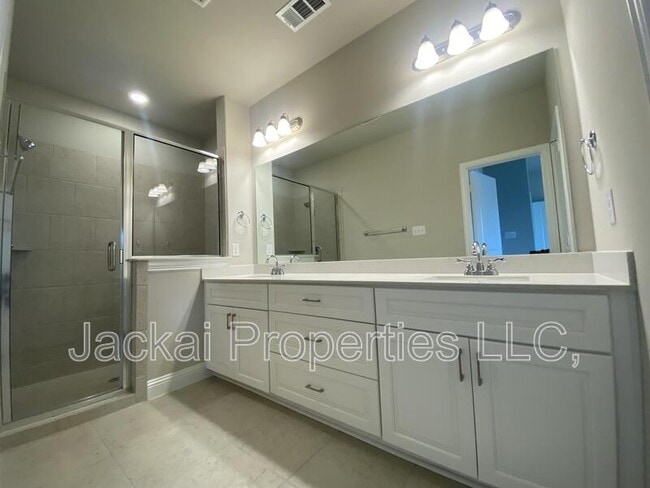 Building Photo - 801 Ponds Edge Ln